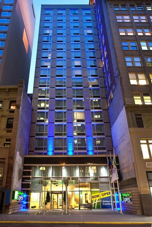 Holiday Inn Express – Times Square South by IHG
