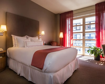 Hotel Giraffe by Library Hotel Collection