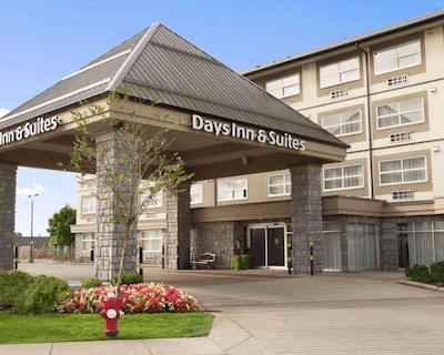 Days Inn & Suites by Wyndham Langley