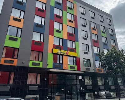 Super 8 by Wyndham Brooklyn Fulton Street/Broadway Junction