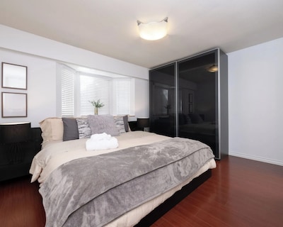 3BR Near Commercial Dr 10 min to Downtown