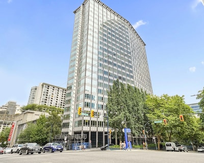 2 Br Downtown Oasis Ac & Stunning Views