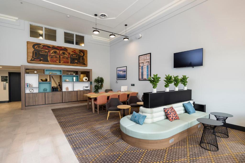 Holiday Inn Victoria – Elk Lake by IHG