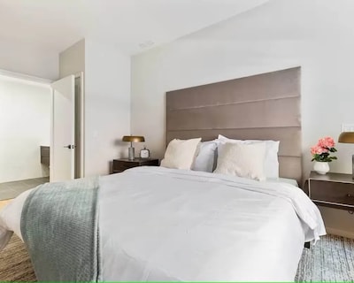 Luxury 3BR Duplex w Private Patio in Upper East