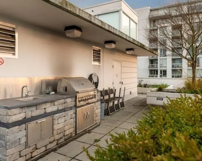 2 Bed+2 Bath Downtown Vancouver Luxury Apt.