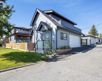 Relaxing 2BR Stay – Kitchen & Central Convenience