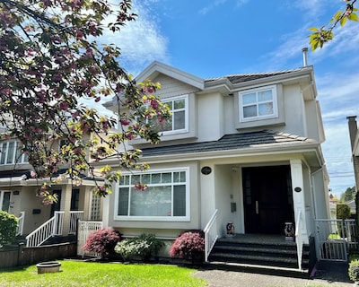 Adorable 4b House-vancouver West Free Parking