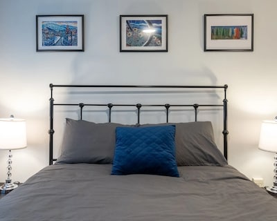 Modern 2 Level Townhouse In The Village