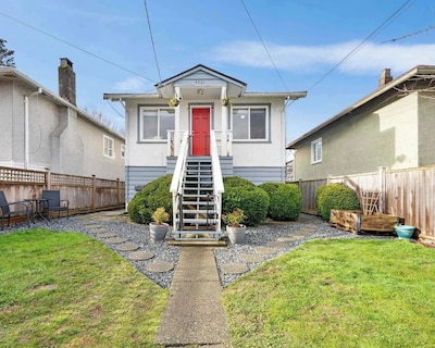 Private Entire Guest Suite 1 min to bus stops to Downtown and major attractions