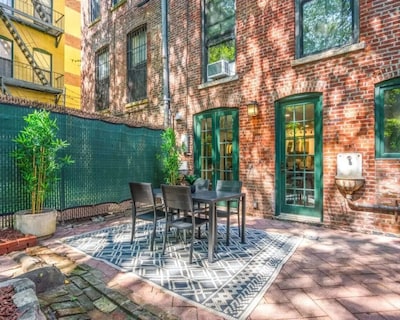 Newly Renovated 2BR w Rare Private Backyard and BBQ