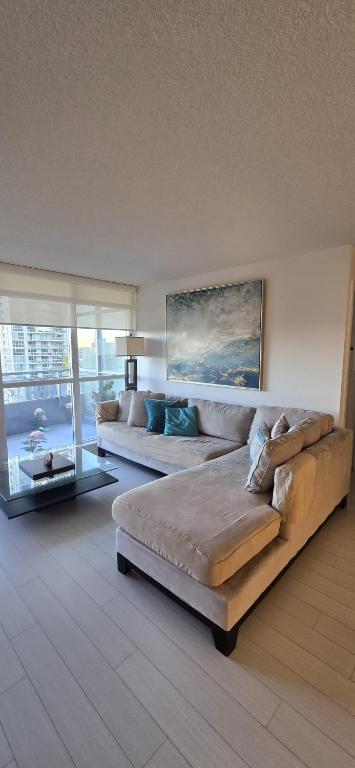 Spectacular Large 3 Bedroom 3 Bath Condo Downtown Toronto Lakeview