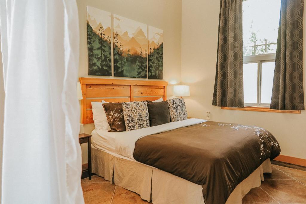 Cobble Wood and Bird Sanctuary Guest Houses