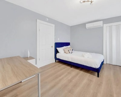 Luxury 3BR Family Home Game Room Parking