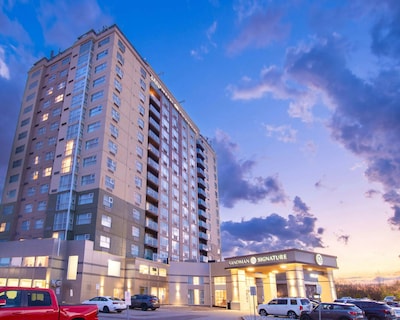 Sandman Signature Toronto Airport Hotel