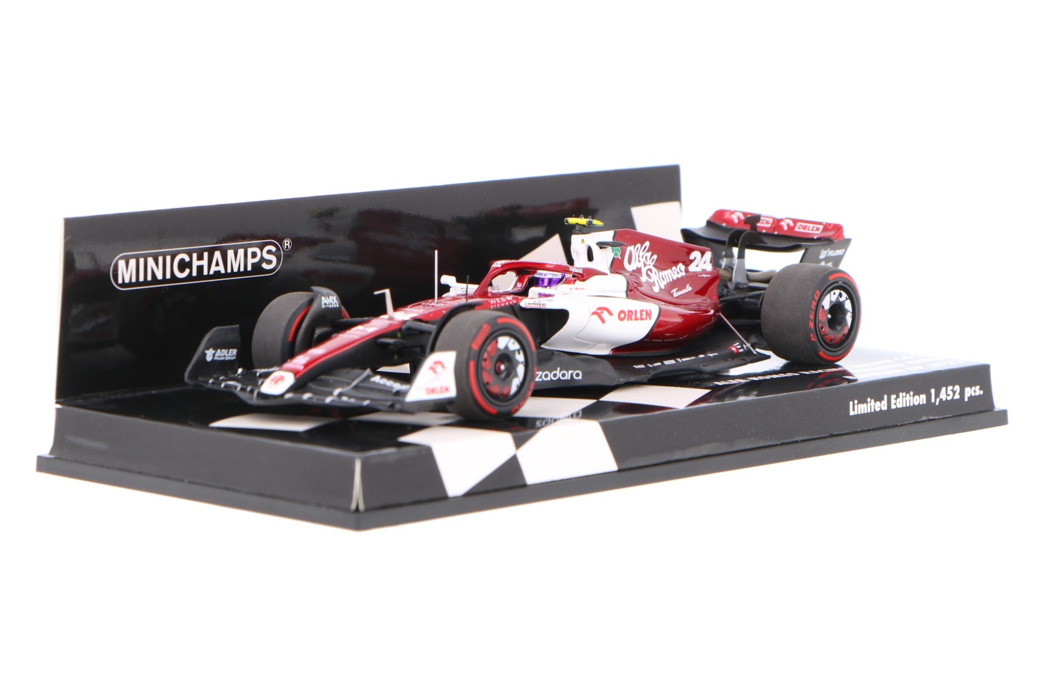 Alfa Romeo Racing C42 – Modelauto schaal 1:43