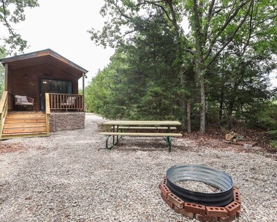 Cabin 10- Cozy Toronto Lake Cabin – Walk to the Water cabin