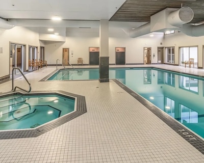 Old Forest Resort Suite Heated Pool Hot Tub Sauna Beach Vancouver Island