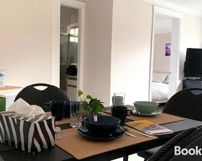 Perfect Location – Tidy & Comfy Suite 5 Mins to Skytrain & Restaurant & Banks 2 Stops To Metrotown 5 Stops To Downtown