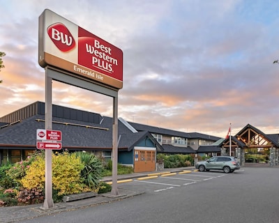 Best Western Plus Emerald Isle Hotel