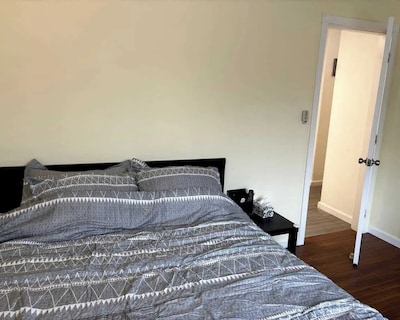 Vancouver Cozy 2-bedroom Suite With Private Access