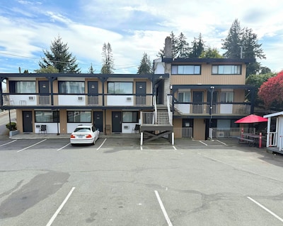 Departure Bay Motel