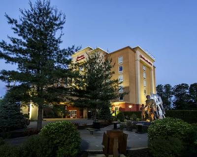 Hampton Inn & Suites Staten Island