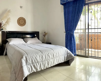 Toronto House Laureles Estadio Medellín Gran Patio Billar Pool Bbq Terraza.