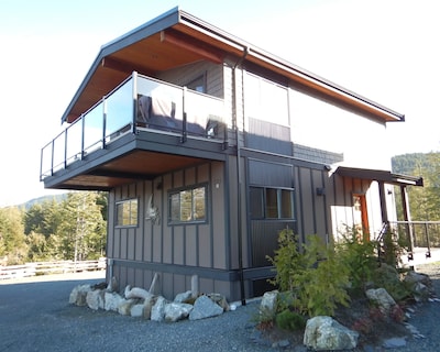 Port Renfrew Cozy Cottage