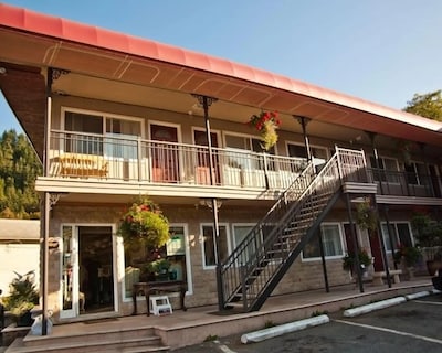 Horseshoe Bay Motel