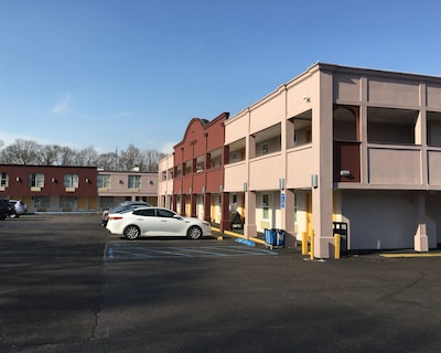 Ramada by Wyndham Rockville Centre