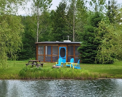 Cozy Getaway Only 1 Hr From Toronto On A Small Lake.