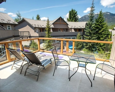 1 Bedroom Townhouse – Private Hot Tub Outdoor Heated Pool Free Wifi & Parking