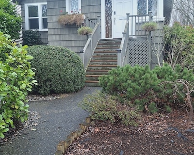 Older 3 Bedroom Home Fully Furnished Two Minutes To Marine Gateway Skytrain