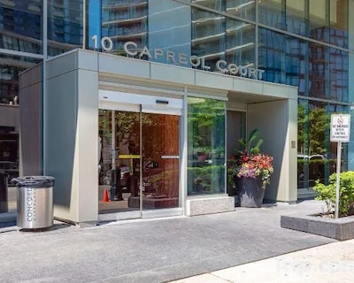 RivetStays – The Parade 1