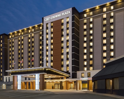 Crowne Plaza Toronto Airport by IHG