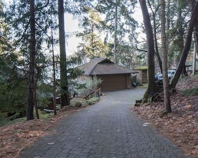 Seaside Sanctuary In Maple Bay With Hot Tub (new!)