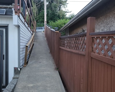 Cozy On Route 1-bedroom Suite With Ac Wifi In Tranquil Mission