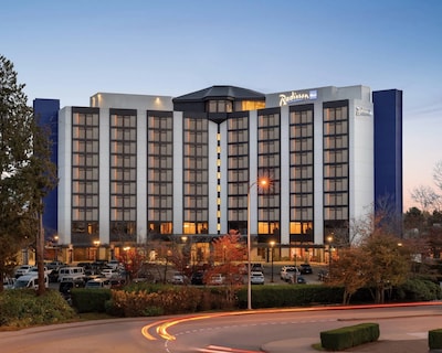 Radisson Blu Vancouver Airport Hotel & Marina