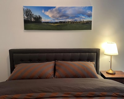 Spacious Modern 3BR Condo at UBC Quiet & Convenient