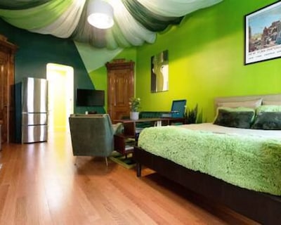 The Green Room: 70s Groove Themed Studio