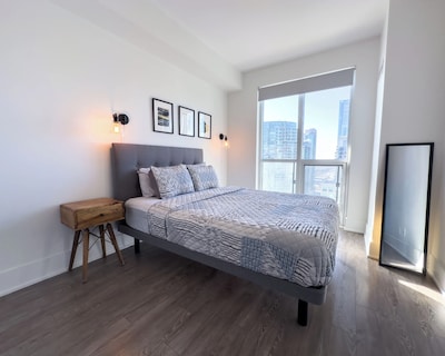 Hotel Lux Entertainment District Toronto