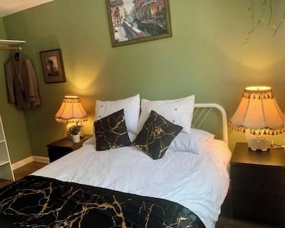 Entire Guest Suite W/kitchen 2 Bedrooms 3 Beds