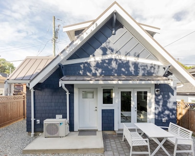 Luxury Laneway House near VGH Children’s Hospital BC Place for FIFA & Downtown