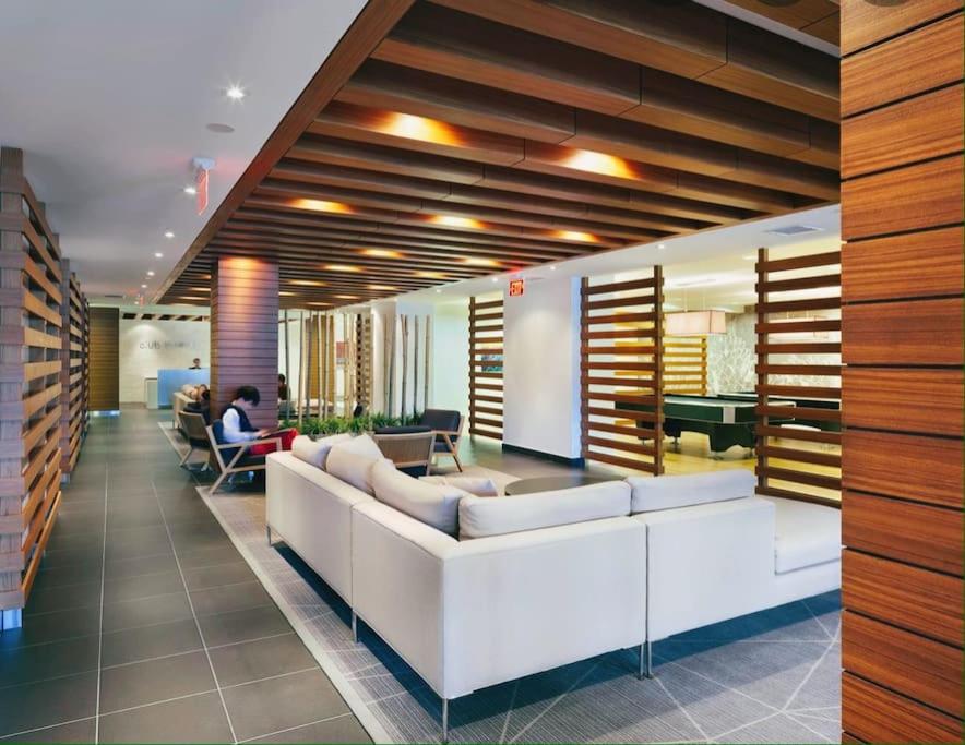 Stunning condo wit amazing view 5mins from cntower