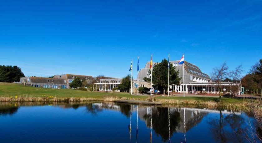 Ster-Appartementen “” ’t STRANDHUYS”” en “”DE VUURTOREN””, met VERWARMD ZWEMBAD, eigen KEUKEN, ZONNIG TERRAS nabij DORP, DUINEN en STRAND