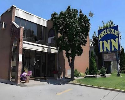 Deluxe Inn