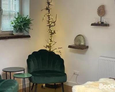 Cottage 44 – Free parking!