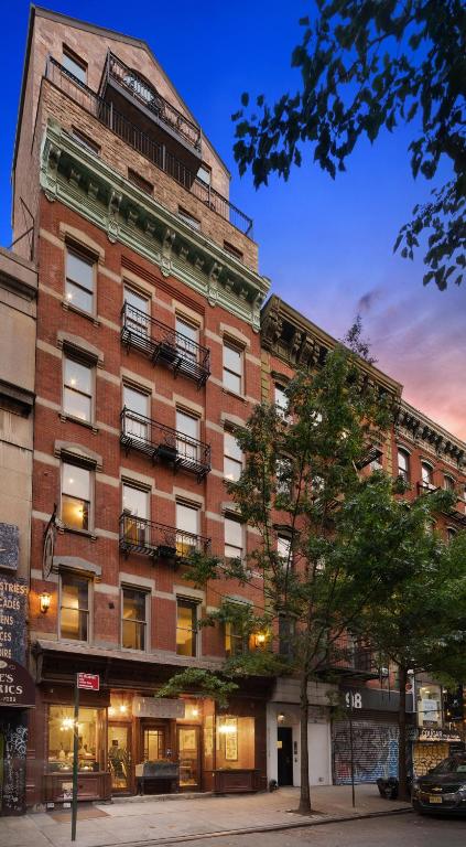 The Historic Blue Moon Hotel – NYC