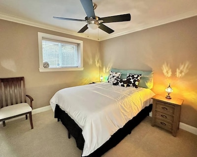 Serene 2br Suite At Lloyd Ave