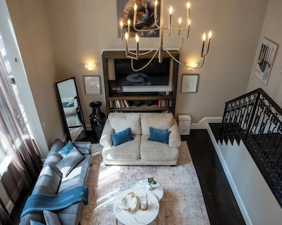 Duplex Penthouse At Historic Mansfield Residence City Views & Luxury